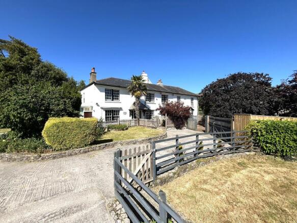 6 bed property, in Stoneman's Hill, £775,000