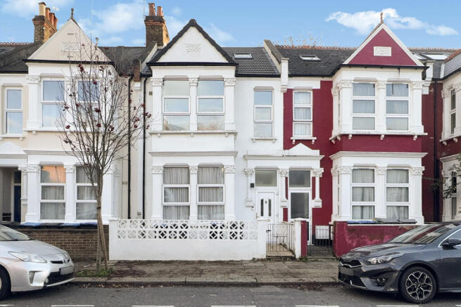 4 bed property, in Rockhall Road, £899,000