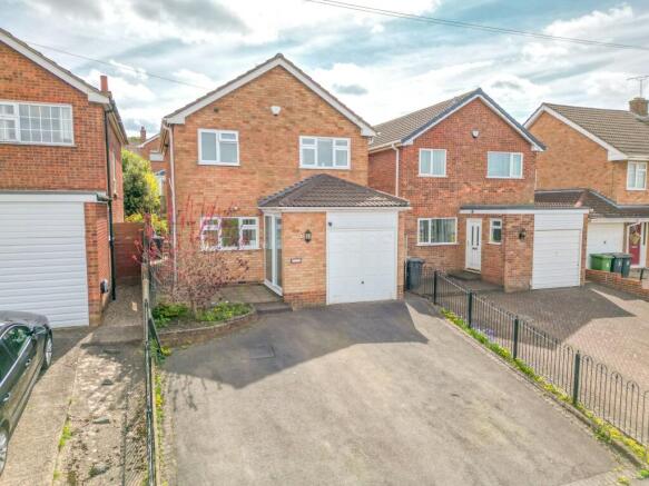 3 bed property, in Quantock Drive, £250,000