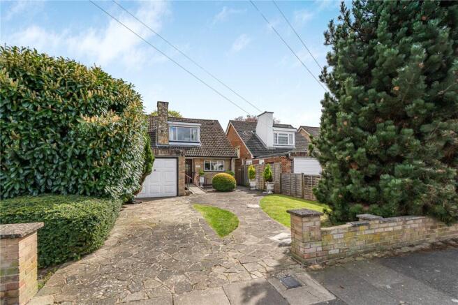 3 bed property, in Riverway, £600,000