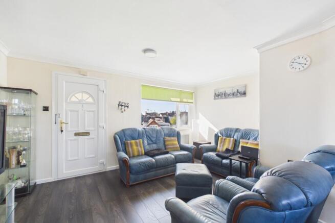 2 bed property, in Rockleigh Court, £200,000