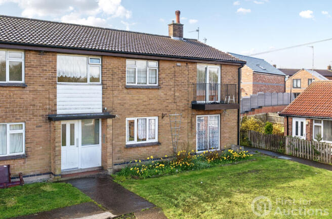 2 bed property, in Woodfield Road, £40,000