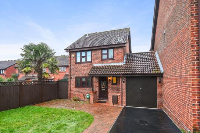 3 bed property, in Chirk Close, £585,000