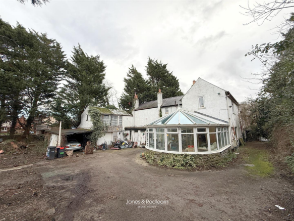 5 bed property, in Dyserth Road, £950,000