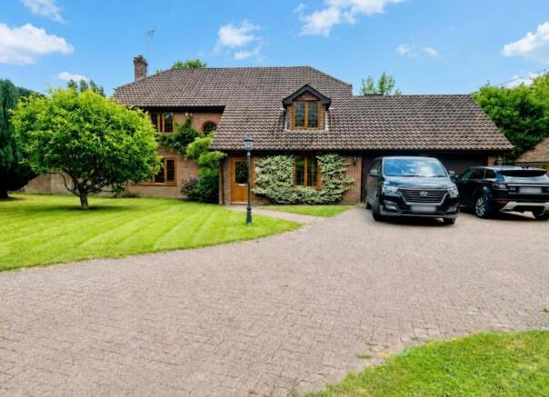4 bed property, in Stone Street, £750,000
