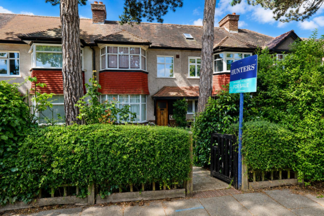 3 bed property, in White Horse Hill, £490,000