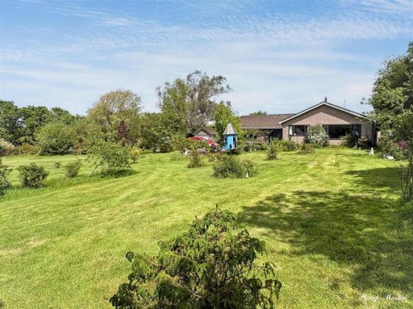 3 bed property, in Black Cross, £475,000