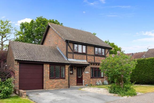 4 bed property, in Mill Farm Road, £700,000