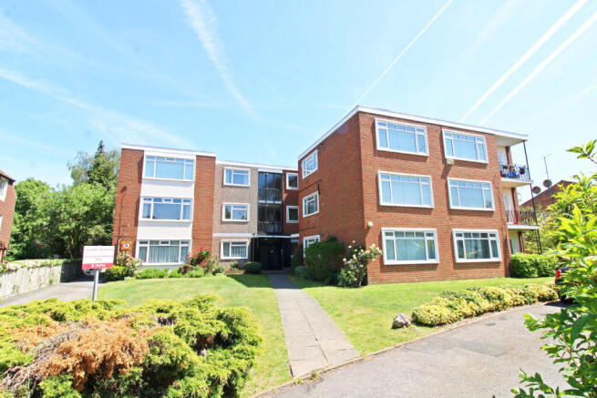 2 bed property, in Wickham Road, £595,000