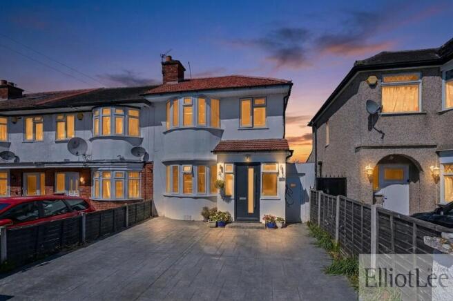 3 bed property, in Warden Avenue, £700,000