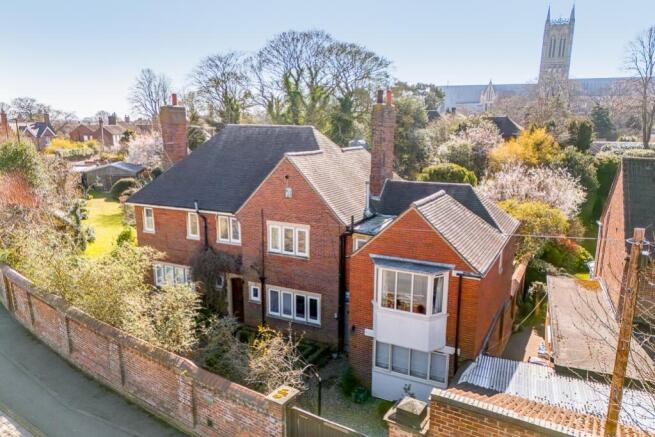 5 bed property, in House & Building Plot, £900,000