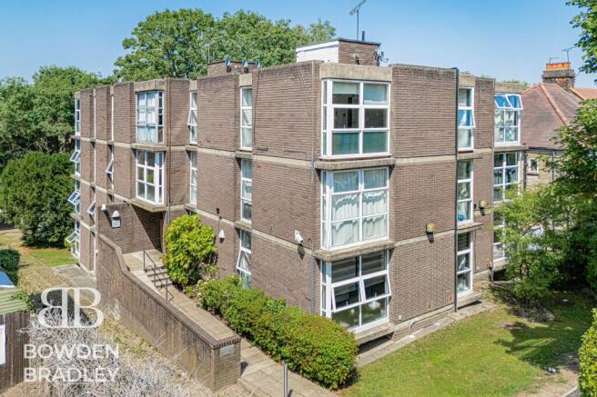2 bed property, in Palmerston Road, £350,000
