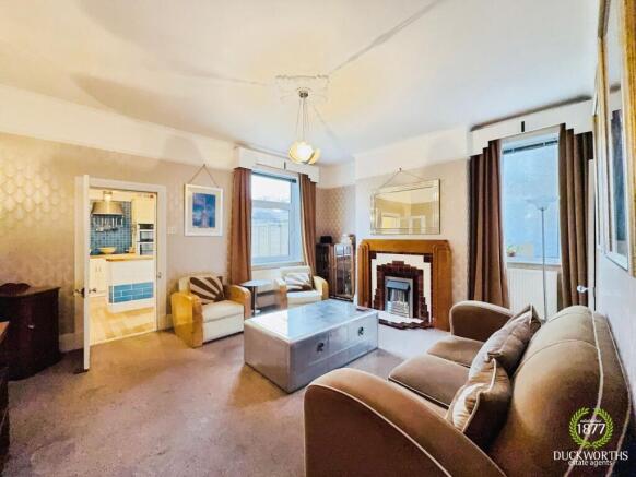 2 bed property, in Colne Road, £150,000