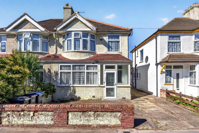 3 bed property, in Beckford Road, £450,000