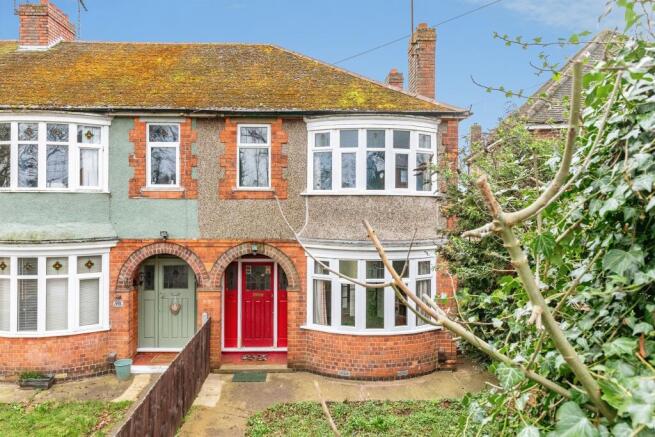 3 bed property, in Finedon Road, £207,000