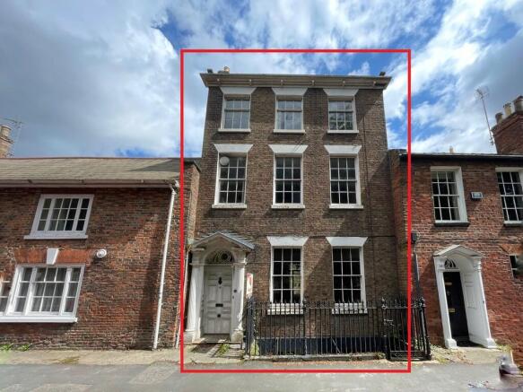 5 bed property, in Church Street, £325,000