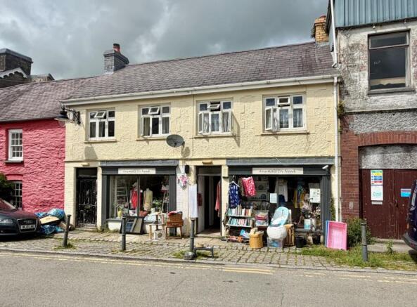 3 bed property, in Castle Street, £77,000