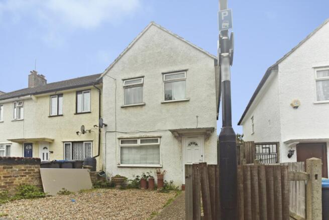 3 bed property, in Coldharbour Road, £450,000