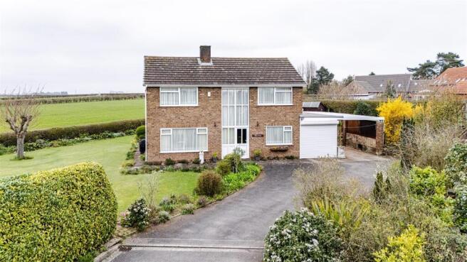 3 bed property, in Elizabeth Close, £375,000