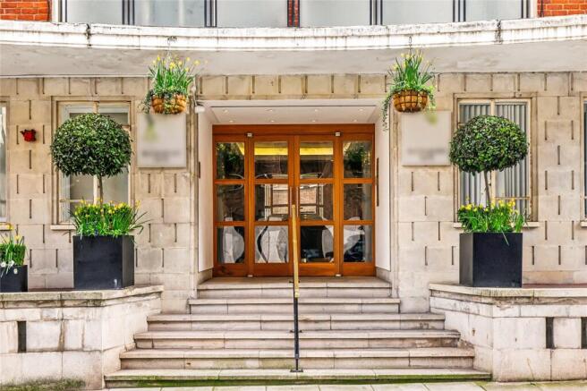 3 bed property, in Buckingham Gate, £1,850,000