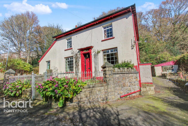 3 bed property, in Avon Road, £300,000
