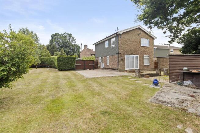 4 bed property, in North Heath Close, £449,950