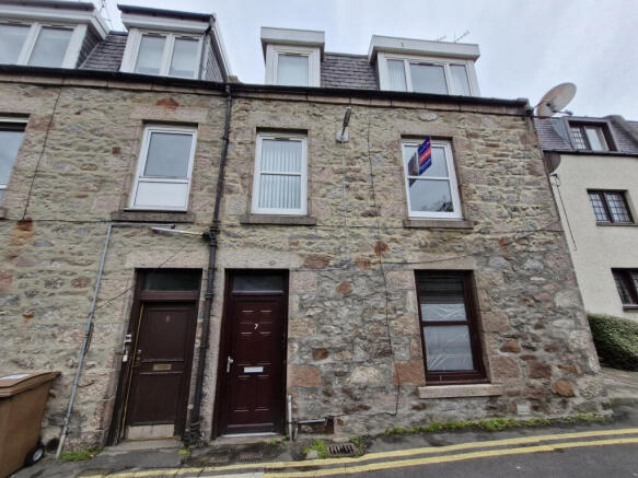 1 bed property, in Attic Floor Flat, £35,000