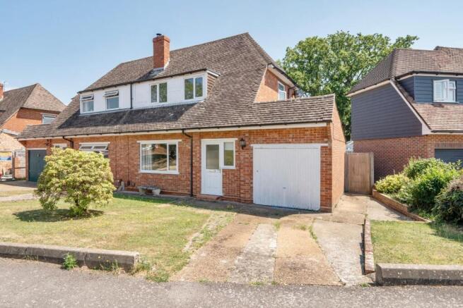 2 bed property, in Beaufort Road, £350,000
