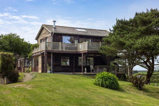 5 bed property, in Moult Hill, £2,000,000