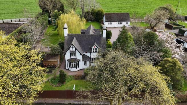 6 bed property, in Longton Road, £799,950