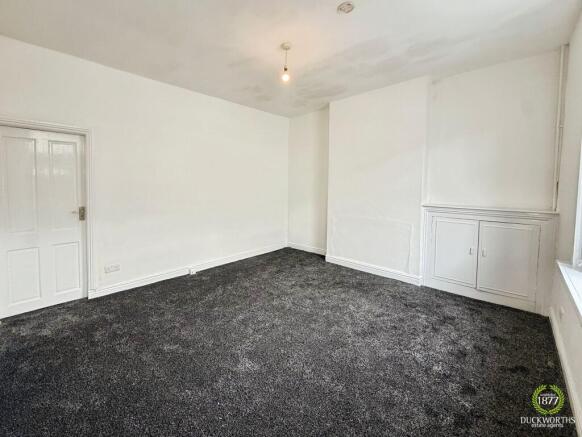 2 bed property, in Bar Street, £85,000