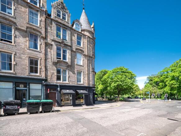 4 bed property, in 42 (1F2) Argyle Place, £395,000