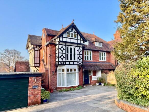 6 bed property, in Park Road, £1,450,000