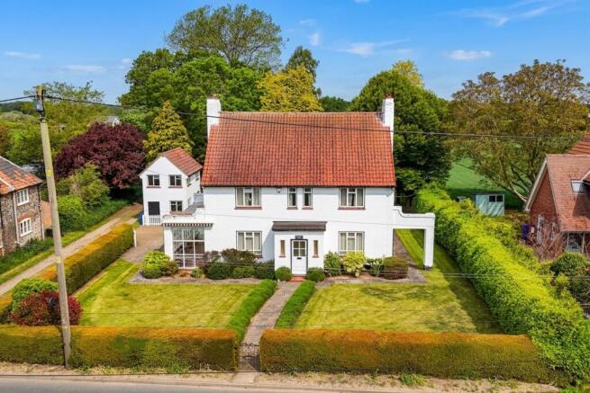 5 bed property, in Bury Road, £625,000