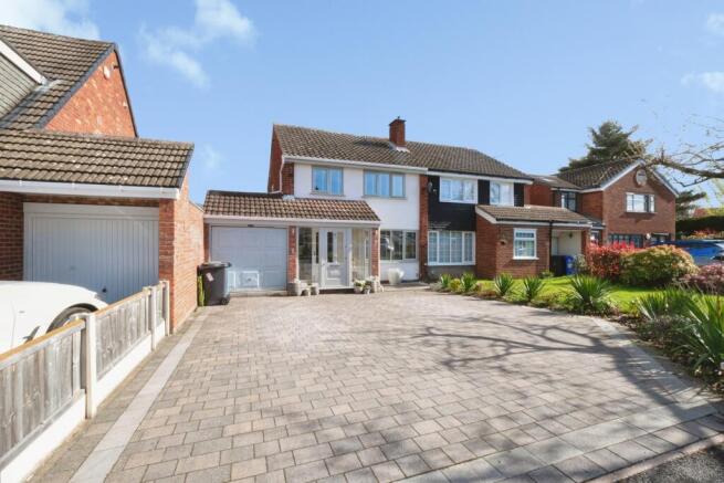 3 bed property, in Kildare Close, £320,000
