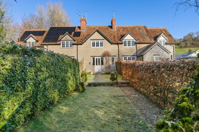 2 bed property, in Hurcot, £360,000