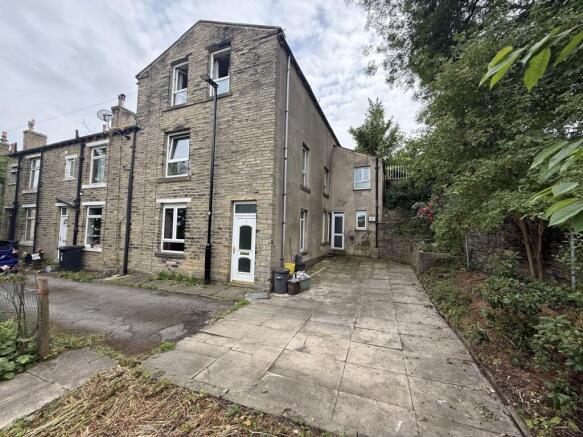 4 bed property, in Upper Bell Hall, £180,000