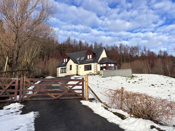 3 bed property, in Stravaig House, £375,000