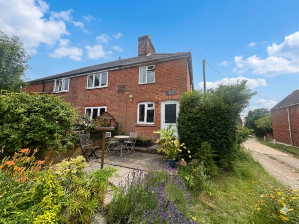 1 bed property, in Ashmore Green, £290,000