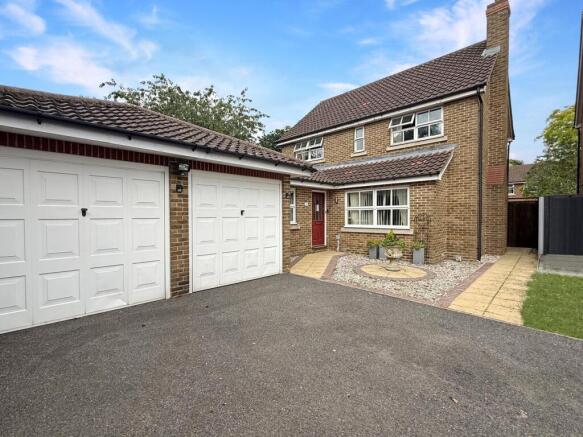 4 bed property, in Clarks Wood Drive, £475,000