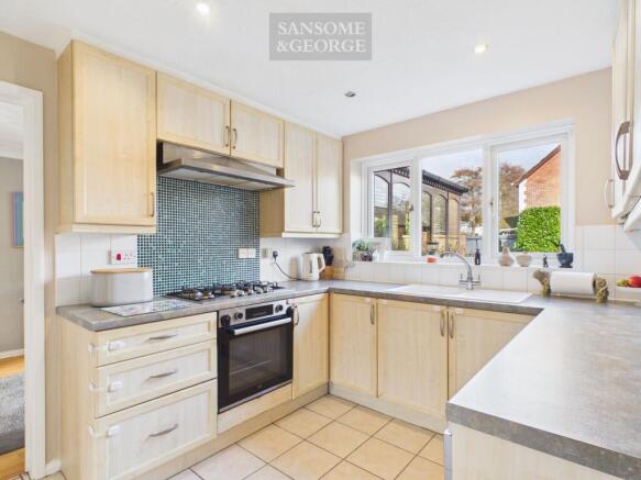 5 bed property, in Bramley Green Road, £550,000