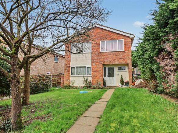 4 bed property, in Nightingale Drive, £300,000