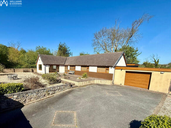 4 bed property, in Lon Clai, £630,000
