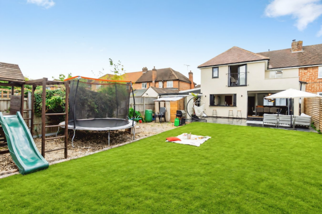 4 bed property, in Lossie Drive, £800,000