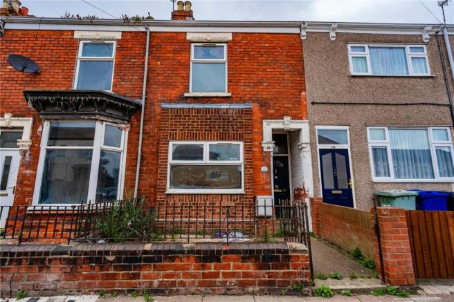 2 bed property, in Oxford Street, £35,000