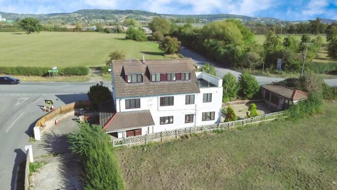 6 bed property, in Castle Lane, £535,000