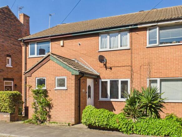 2 bed property, in Pearson Street, £160,000