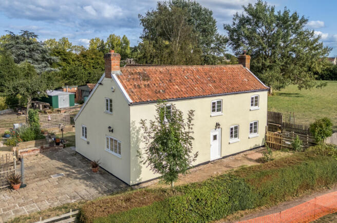 3 bed property, in Banklands, £635,000