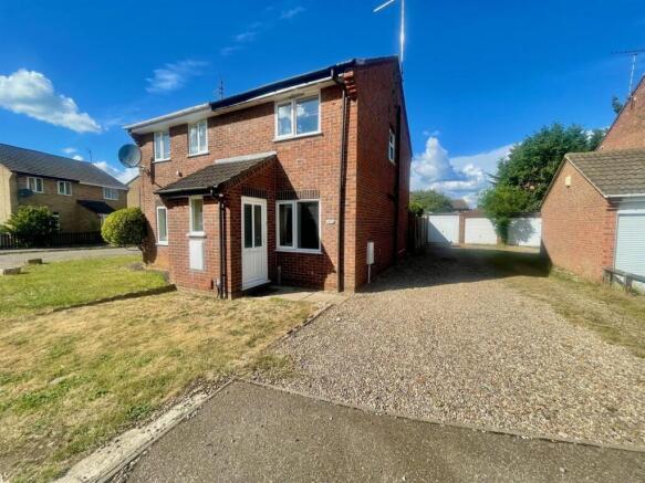 2 bed property, in Swale Avenue, £170,000