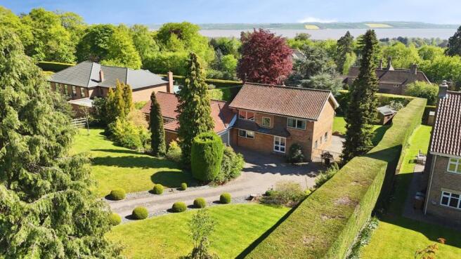 5 bed property, in Croft Park, £775,000